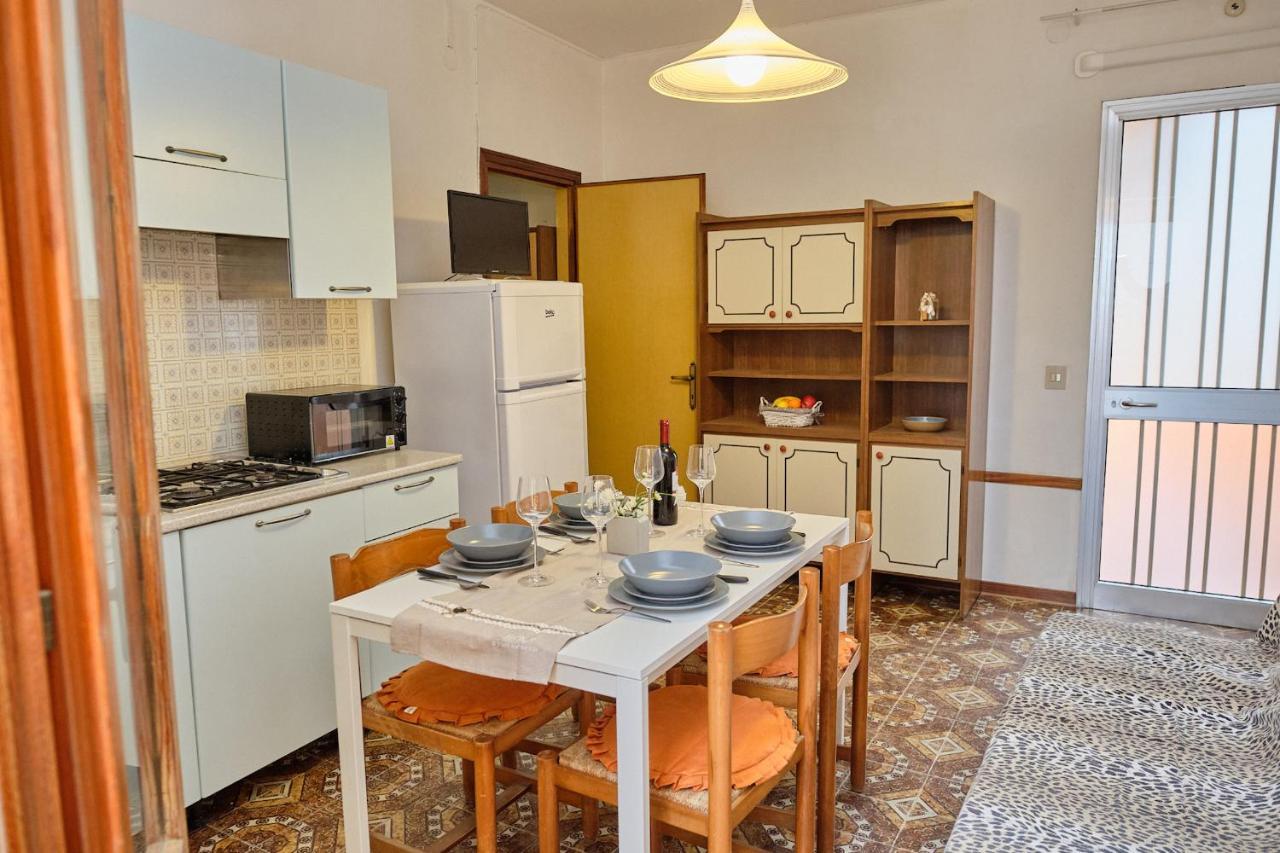 Peaceful Flat With Direct Beach Access Rosolina Mare Bagian luar foto