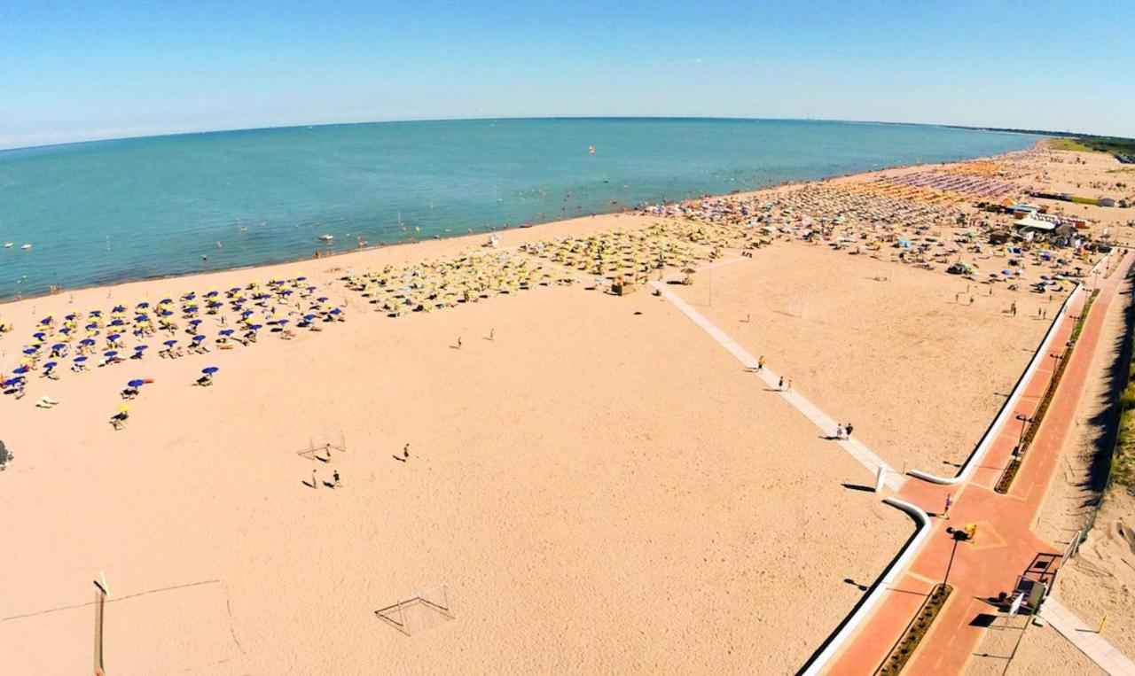 Peaceful Flat With Direct Beach Access Rosolina Mare Bagian luar foto